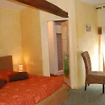 Hotel Du Bord Des Eaux - Demi-pension Assuree Sur Reservation 3*