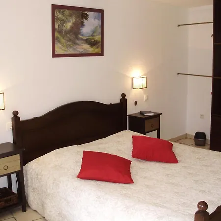 호텔 Du Bord Des Eaux - Demi-pension Assuree Sur Reservation 3*