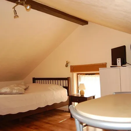 호텔 Du Bord Des Eaux - Demi-pension Assuree Sur Reservation 생타망레조