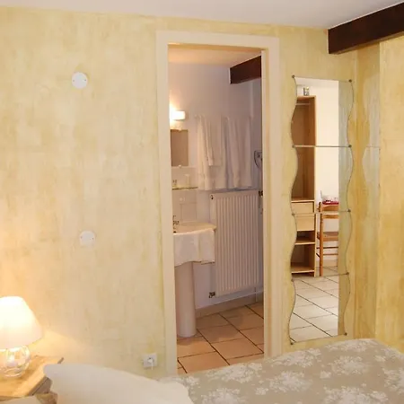 Du Bord Des Eaux - Demi-pension Assuree Sur Reservation 3* 생타망레조