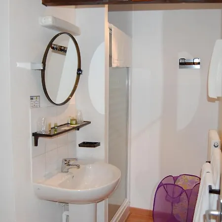 Du Bord Des Eaux - Demi-pension Assuree Sur Reservation 생타망레조