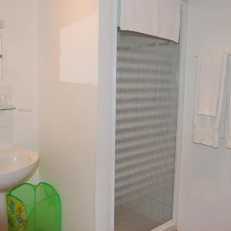 호텔 Du Bord Des Eaux - Demi-pension Assuree Sur Reservation 생타망레조