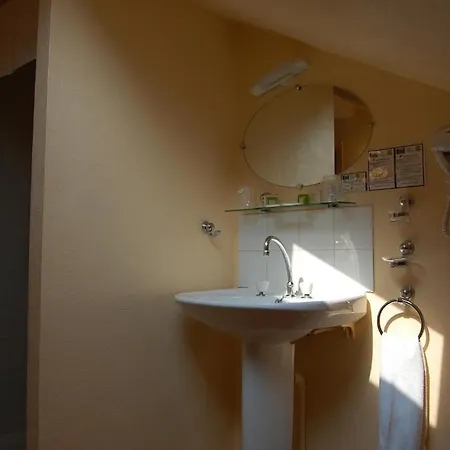 Du Bord Des Eaux - Demi-pension Assuree Sur Reservation 3*