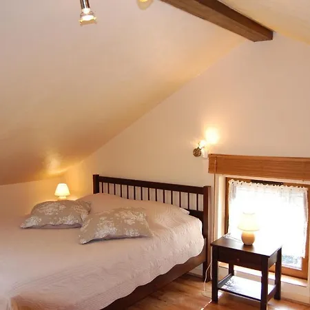 호텔 Du Bord Des Eaux - Demi-pension Assuree Sur Reservation 생타망레조