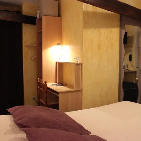 Du Bord Des Eaux - Demi-pension Assuree Sur Reservation 호텔 3*