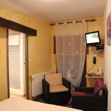 Du Bord Des Eaux - Demi-pension Assuree Sur Reservation 호텔 생타망레조