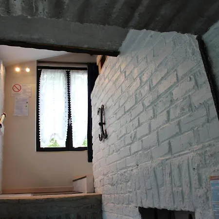 호텔 Du Bord Des Eaux - Demi-pension Assuree Sur Reservation 생타망레조